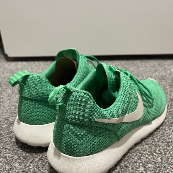 Nike Roshe Run Gamma Green 2017 size 11 - Picture 5 of 8
